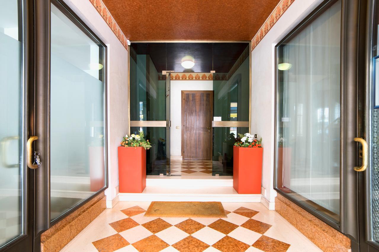 Holiday Treviso Suite Venezia Luaran gambar